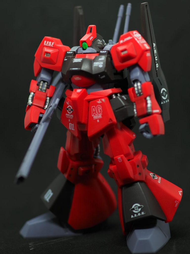 黒ディアスを参考にしてデカールを貼り変えて、情報量を増やしました(gundam-kao6)