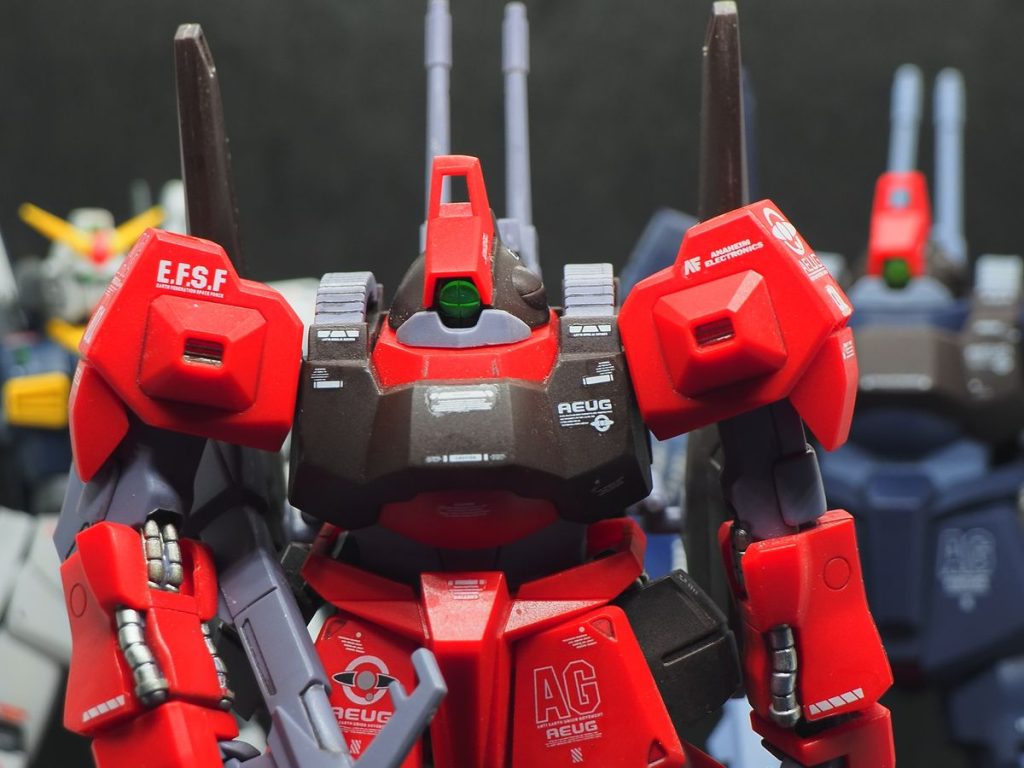 オープニングのワンシーン(gundam-kao5)