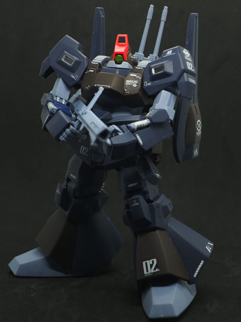 手直しと書きましたが・・・全てバリが取ってない状態で、合わせ目処理もされていなかったので全部分解して組みなおしました(gundam-kao9)