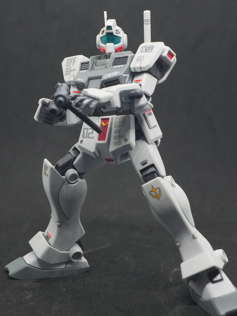 やはり古いキットは、全塗装が必要か合わせ目消しを我慢するかなんですかね(gundam-kao5)