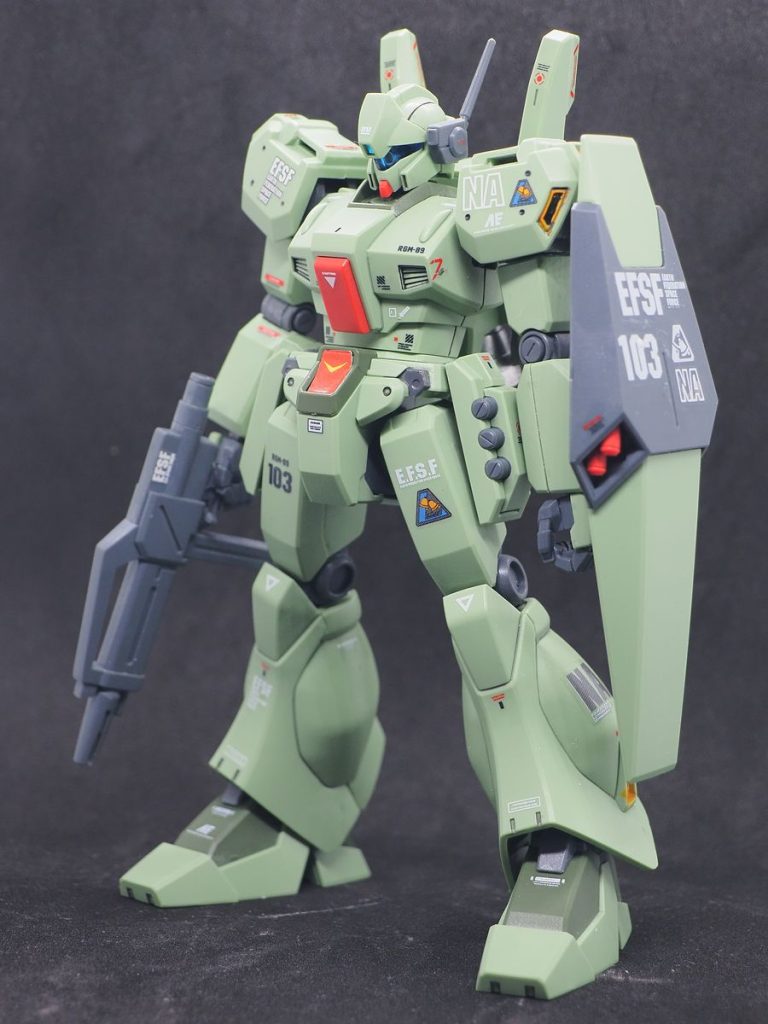 まぁ、毎度のお手軽製作ですが(gundam-kao5)肩のバーニアを塗るのが大変でしたわ(gundam-kao5)