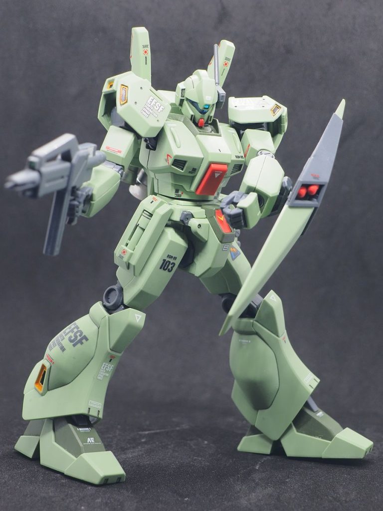 毎回なのですが、デカール何貼ろうで悩んでそれで時間掛かっちゃうですよね(gundam-kao5)