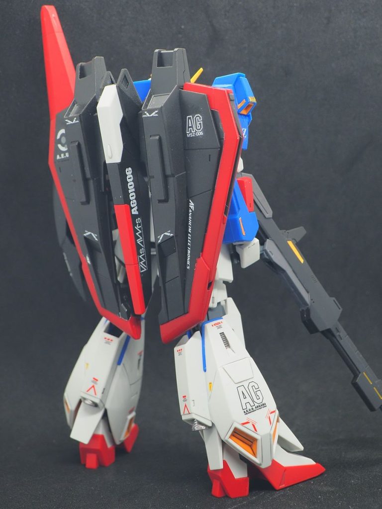 それなりには仕上がったつもりですが、デカール貼りに毎回苦戦ですね(gundam-kao5)なら、貼らなきゃいいじゃんとはならないんですよ(gundam-kao5)