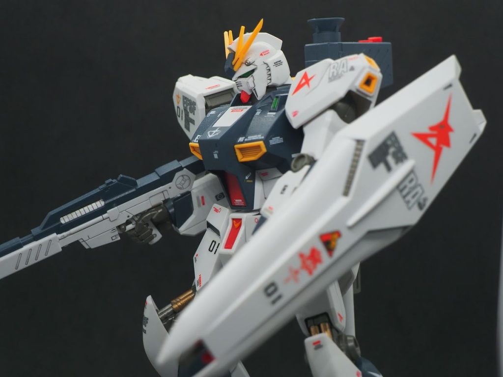 デカールを貼るのに、此処に投稿されていらっしゃる皆様の作品を参考にさせていただきました。何分私はセンスが無いので(gundam-kao5)