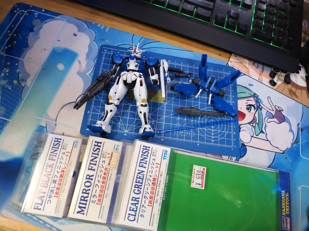 武装と本体それぞれにハセガワのミラーフィニッシュとクリアーフィニッシュを切り貼りしている。クリアーグリーン助かる。ビットステイヴの青いやつにだけつや消し黒も貼っている。