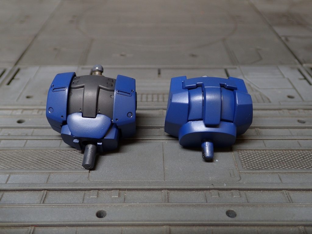 左側はオリジンザク(黒い三連星)から制作しました。