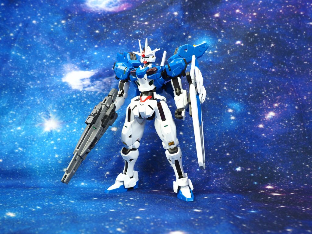 斜め前。付属のシールも使いつつ、一部をハセガワのフィニッシュシートの切り貼りで仕上げてます。あと色が少なすぎる気がした所は配色増やしてます。