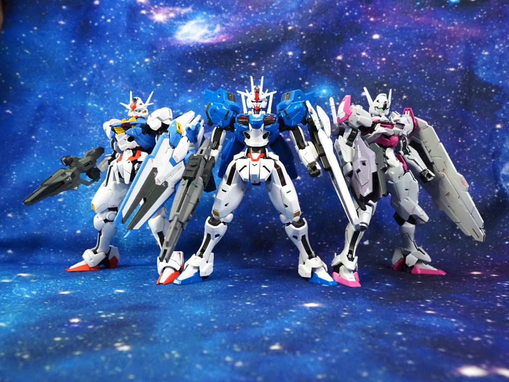 以前組んだエアリアルとルブリスと並べた。改修型は青いね…とても青い。あおいいよね…