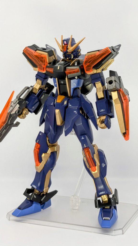 ピンクはオレンジにして、関節、フレ－ムはゴールドを調合して塗りました。本体はティタ－ンズブル－です。