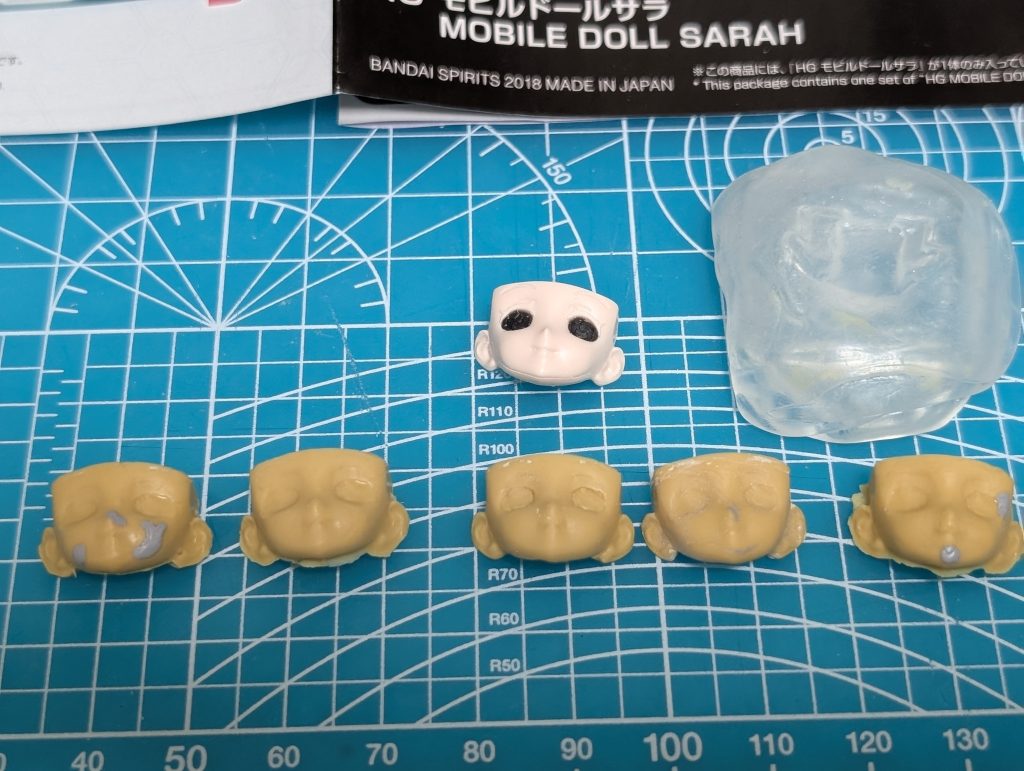 表情パーツが一個しかないので、複製できないか試しました。良さそうな感じに見えますが、鼻の形など全然ダメでした・・・