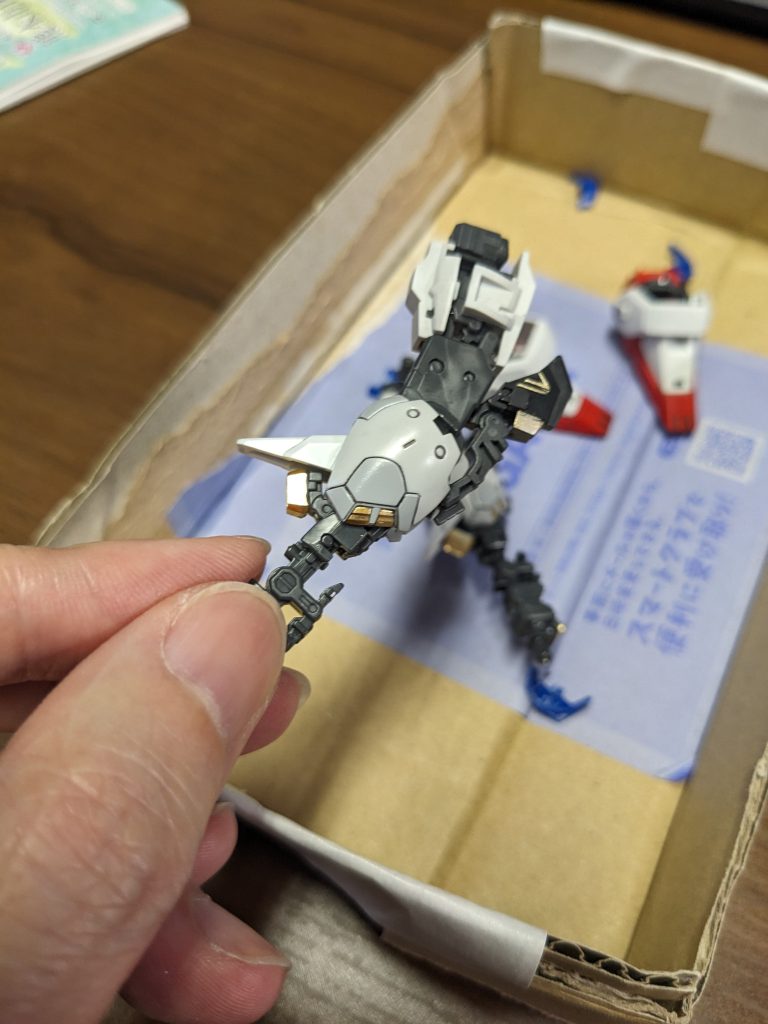 とはいっても、グレーの部分は色分けがはっきりわかるように、塗装をしています。RGは細かいですねー