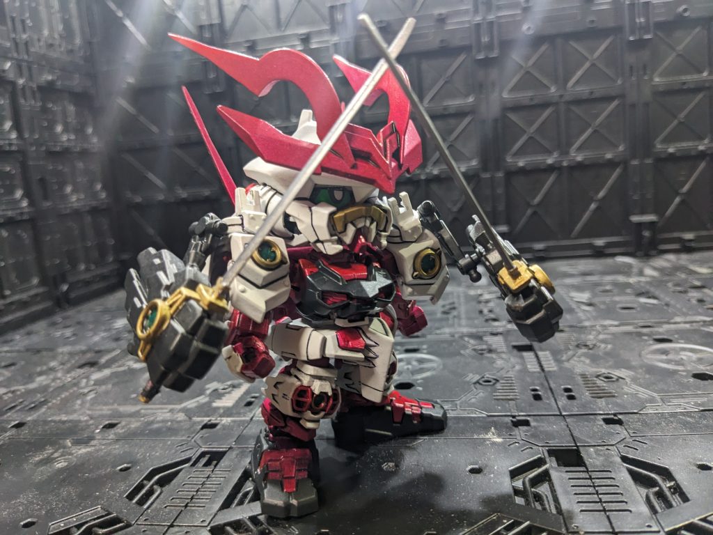 昔のBB戦士は両手が回ったり首が左右に動いたり足は左右に動いたりしてポージングがほとんどとれなかったのですが、今のキットは可動域がかなり増えましたね。