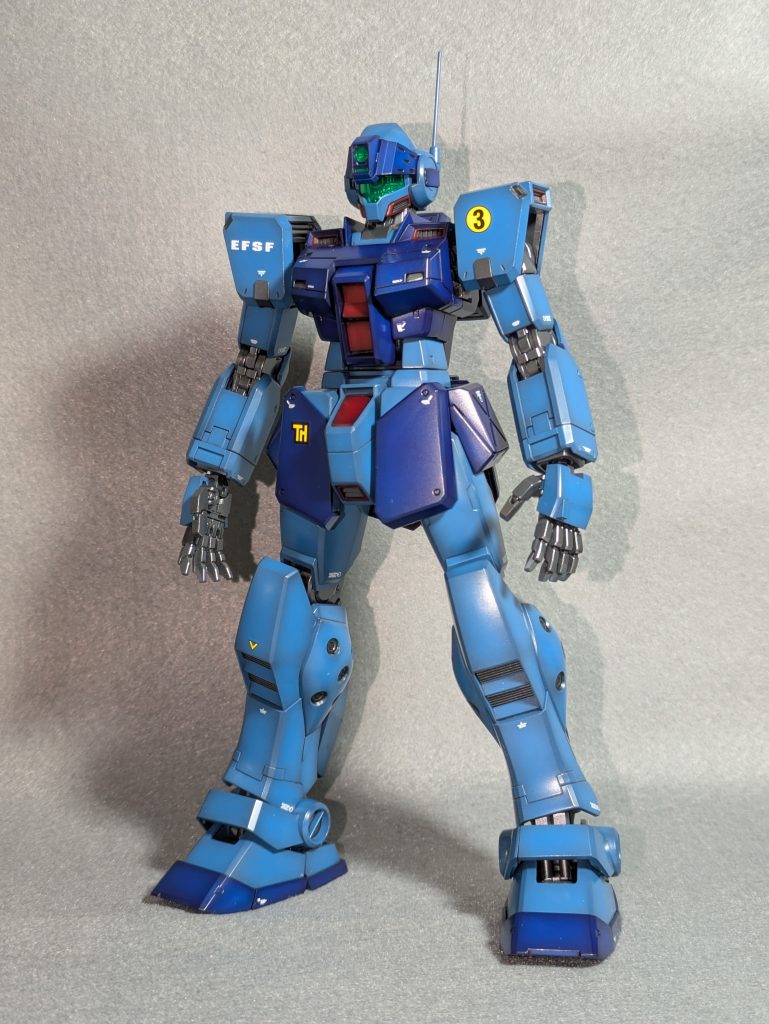 夜間戦闘をイメージして暗く沈んだ色合いを狙ってみました全身半光沢で仕上げておりますぐわっと開いた平手が地味に気に入ってます 