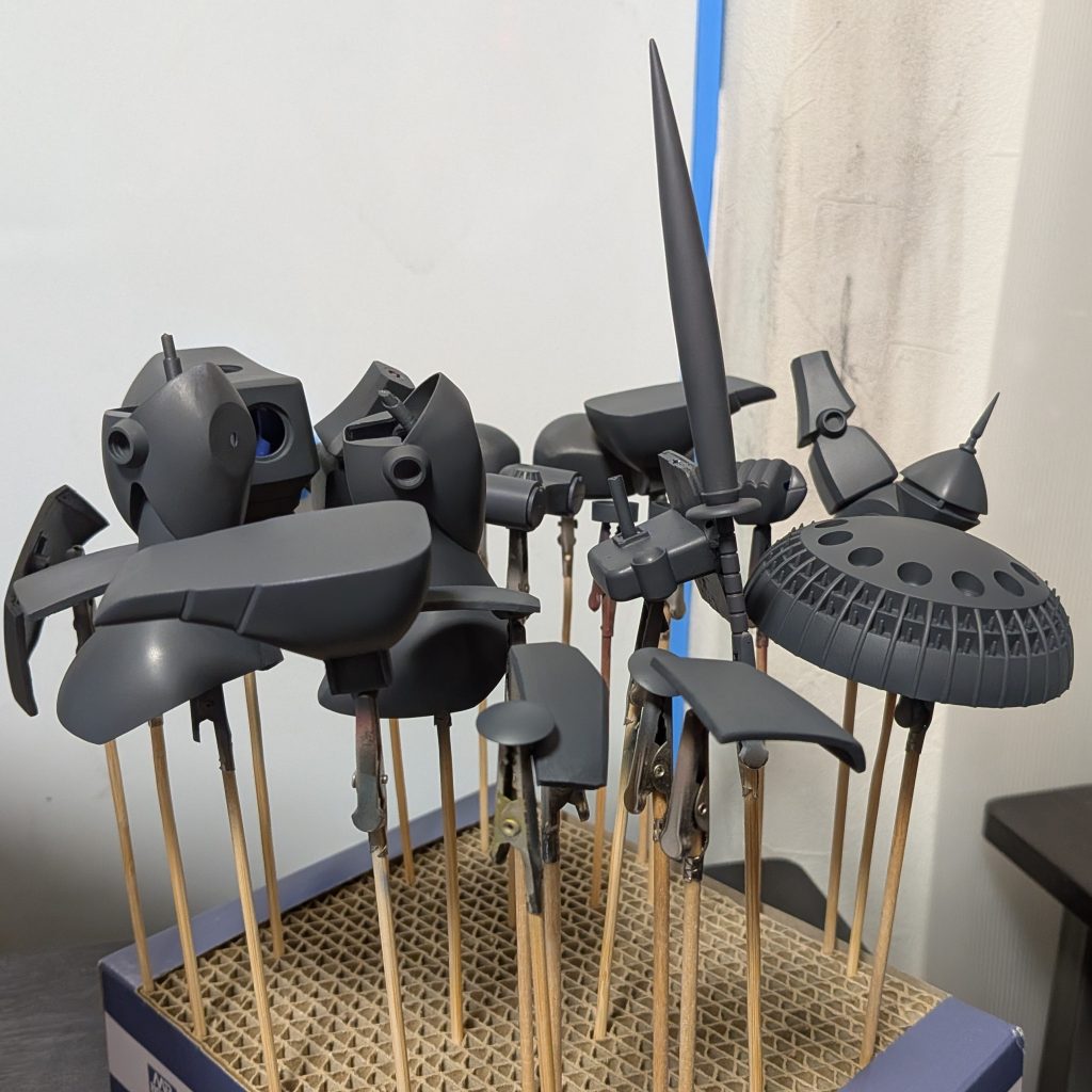 メカサフスーパーヘビーで下地塗装しました。重厚感が出て良いですね。