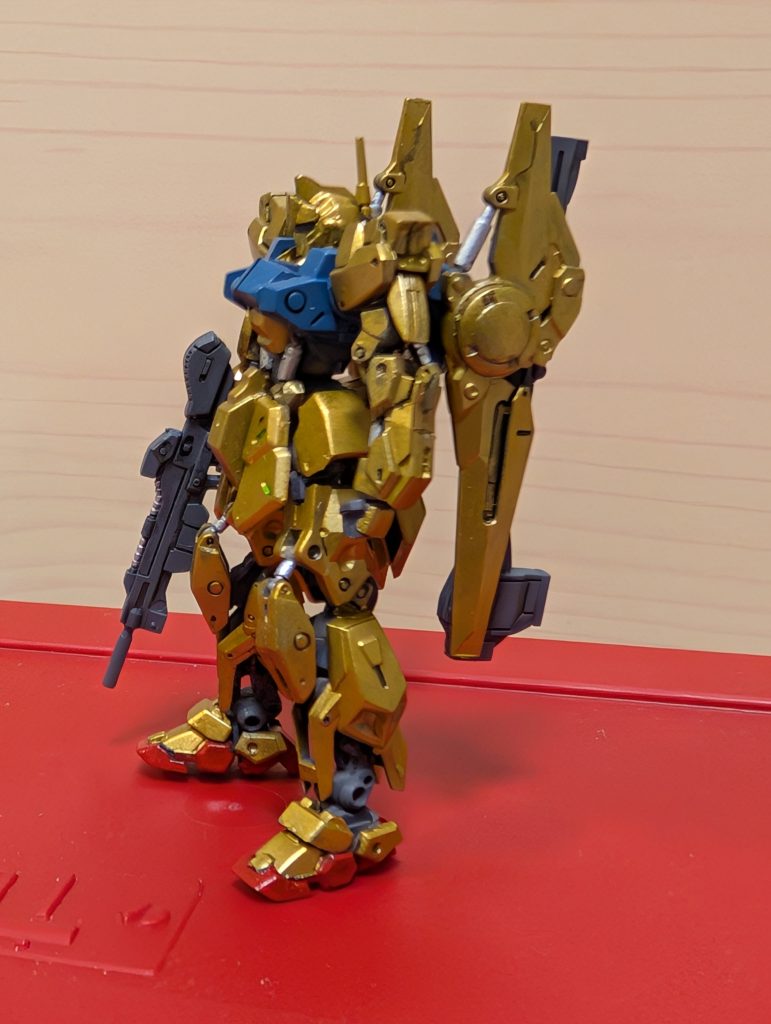 赤はシャインレッド。グリーンは蛍光グリーン。ボディはミディアムブルー。