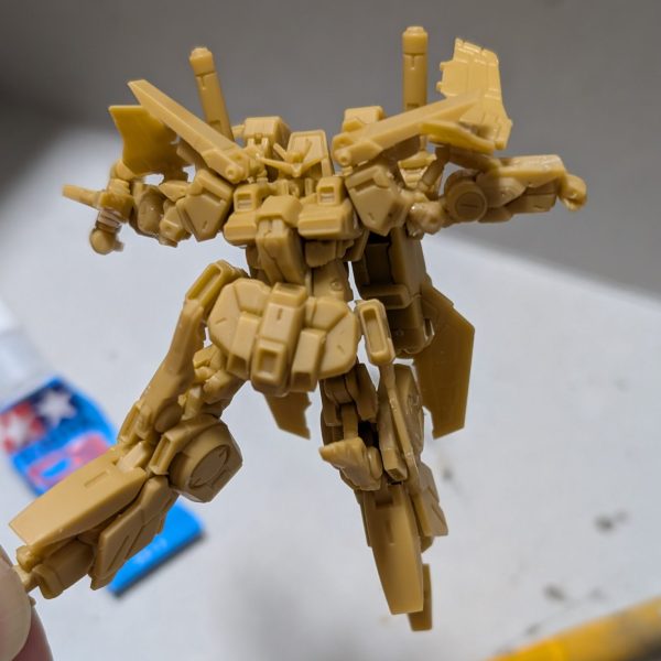 ZZガンダムの合体後のシャキーンをポージング。レディプレーヤーワンの「俺はガンダムで行く」のポーズでもある。黒サフからの筆塗りの予定。第５弾は質量がある。（1枚目）
