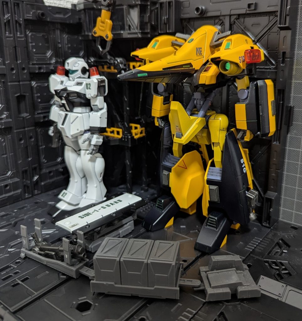 格納庫内にて整備中機首とパトランプを折り畳んだ「艦内移動モード」で整備を受けます。今日も街の平和を守った彼らに訪れる、束の間のひととき…最後までご覧くださり、ありがとうございました。