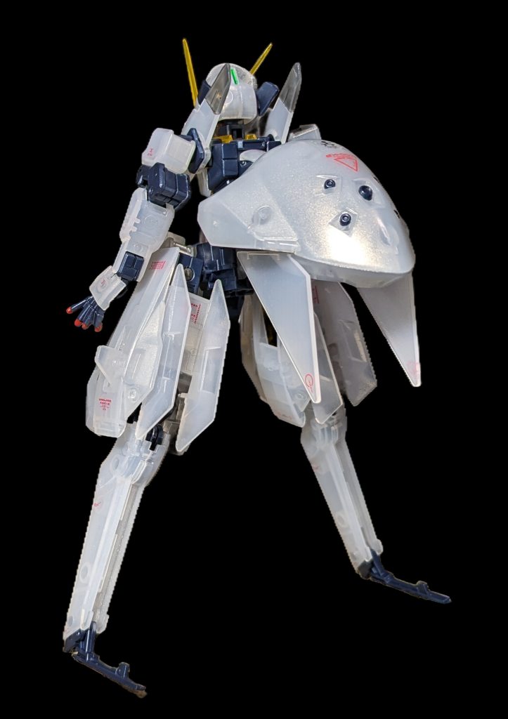 折角のクリアカラーなのでパーツ裏面をガイアのスターブライトシルバーで塗装表面は光沢を噴いてコンパウンド磨き　磨きこみが足りなかったのか、思ったよりテカらなかった