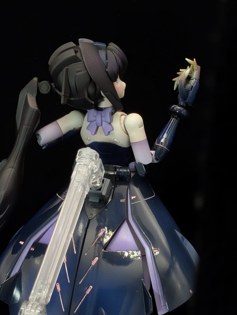 背負いものと干渉しないように、後ろ髪に軸を追加しました。