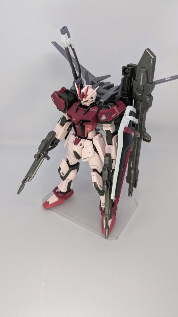 オプションパーツのエ－ル、ソ－ド、ランチャ－を装備。肩のア－マ－を付けるとこの後に製作予定のキャバリア－に合体できそうないので付けません。