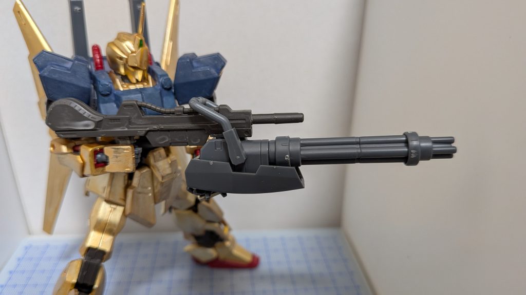 ガトリングナパーム百式の銃の下部についているナパームですユニコーンガンダム2号機バンシィのナパームがモチーフです。