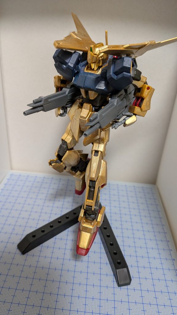 基部を回してF91のヴェスバーのようにもなります。バックパックが変形して高機動形態にもなります。