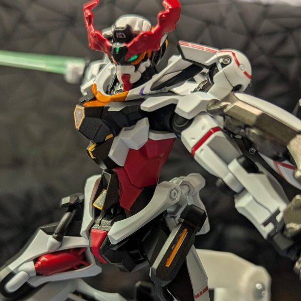 HGガンダムジークアクス全塗装完成品 アクションベース5付き