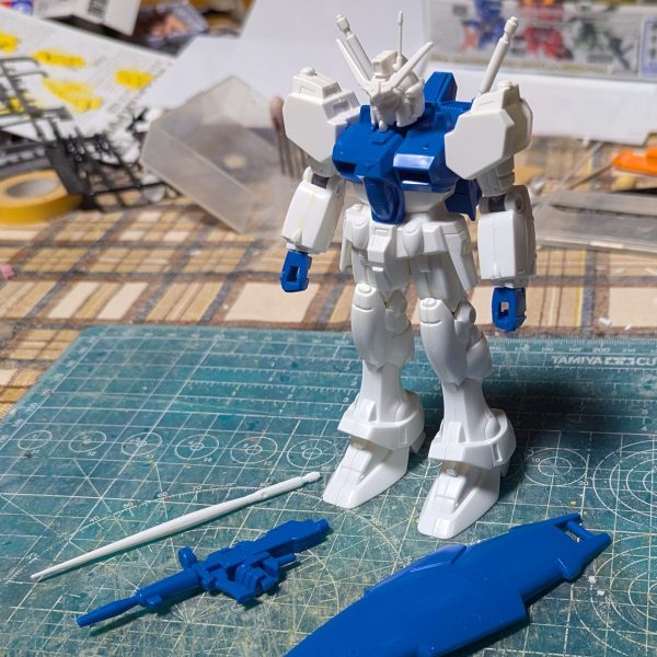 皆さんはじめましてあかねぞらと申します旧キットガンダムGP01ゼフィランサスの改修兼ねて製作していきたいと思います先ずは素組、改修箇所は顔、首位置、腰周りと脚の延長を予定しております進捗あれば随時投稿していきますのでよろしくお願いします😉（1枚目）