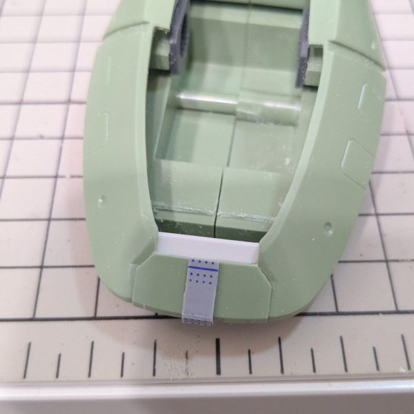 つま先の合わせ目消しが大変そうなので、消さないことにしました(笑)ある意味後ハメ💡目立つパーツは削って置き換え、外側は一枚装甲を追加(*^O^*)（1枚目）