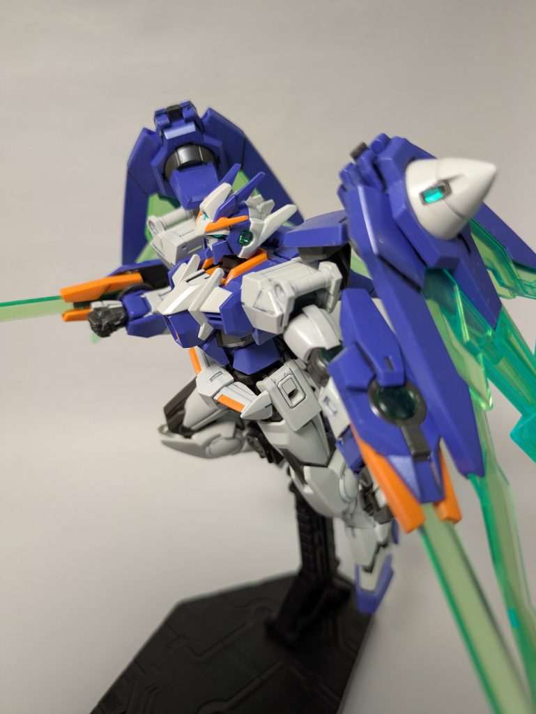 ビルド系の主人公機ではダブルオーダイバーが一番のお気に入りです。ダブルオーダイバーからエース→スカイ→スカイメビウス→原点回帰してダイバーアークと、パワーアップの回数が多いのもいいですよね。ここまでやって勝てないバケモノがいるGBNってある意味修羅の国かも・・・