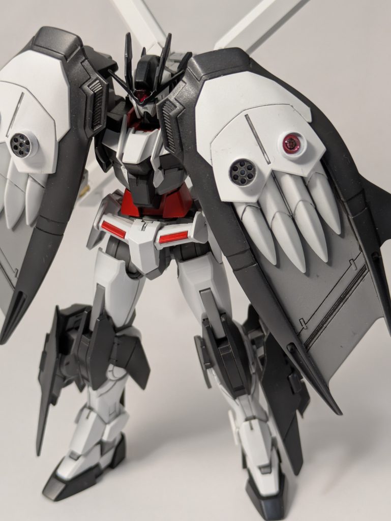 この機体は脳内設定で色々な形態を取ることができるので一部紹介します。ディフェンスモード・・・バインダーを前面に装備した防御形態です。ドクロの目はそれぞれセンサーとガトリングガンになっています。