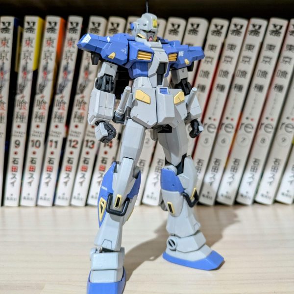 雑誌の付録に付属してたジム改用改造キットのワグテイルを自分好みに改造してます！上半身のデカールを少し貼り力尽きたので完成はまだかかりそうです🙄（1枚目）