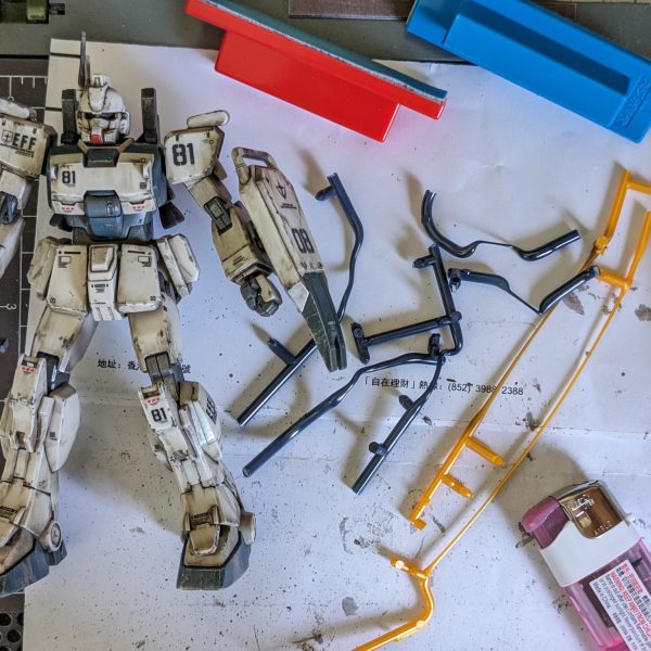 ez8のあごを誤って紛失したので、模型をもう一箱購入してレプリカモジュールを作りました。これは模型のウェザリングに挑戦した初めての試みです。リアルタッチマーカーよりウェザリング塗料の方が使いやすい気がします。ウェザリング塗料は黒と茶色の2種類を使用しました。（2枚目）