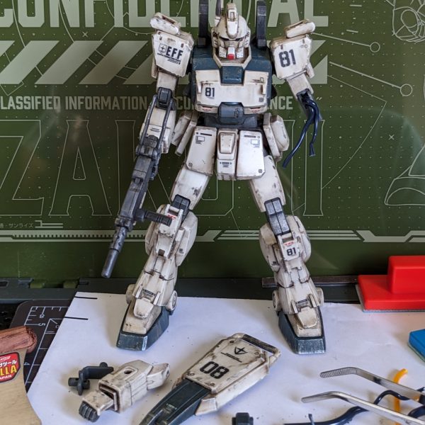ez8のあごを誤って紛失したので、模型をもう一箱購入してレプリカモジュールを作りました。これは模型のウェザリングに挑戦した初めての試みです。リアルタッチマーカーよりウェザリング塗料の方が使いやすい気がします。ウェザリング塗料は黒と茶色の2種類を使用しました。（7枚目）