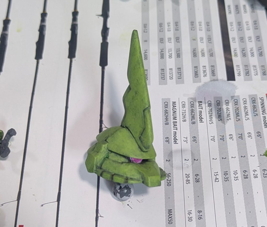 下地の暗いグリーンを１割程度残しつつ、明るいグリーンで塗る方法をやってみた。