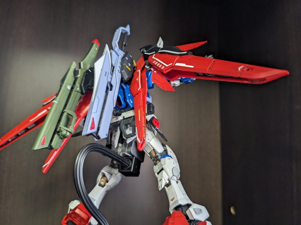 この作品はアクションベースは必須ですね、持っていなかったので、少し工夫して・・・夏場は外れそうなので、買いましょうかね。今は磁石の力を使ってます(マグネットコーティング??違いますね(zaku-kao2))