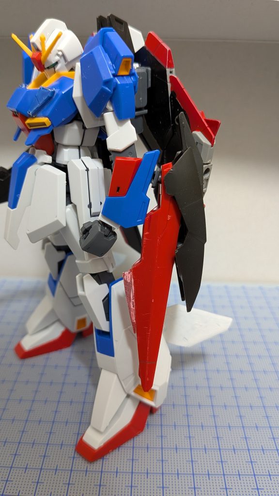 シールド改Zガンダムのシールドを改造して先端とミサイルを同じ方向にしました。