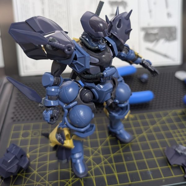 軍警ザク×イフリートナハトのミキシング開始しました✨まずは構成を考えていきますが、この時がまた楽しいです☺️２枚目は3mm穴を空けてナハトブレード装備した写真です✨️簡単にかっこよくなりました✨（1枚目）