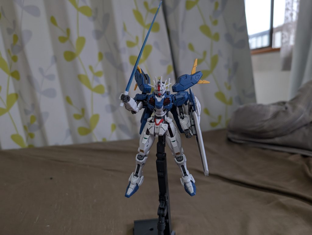 ビームサーベルを構えた図です。