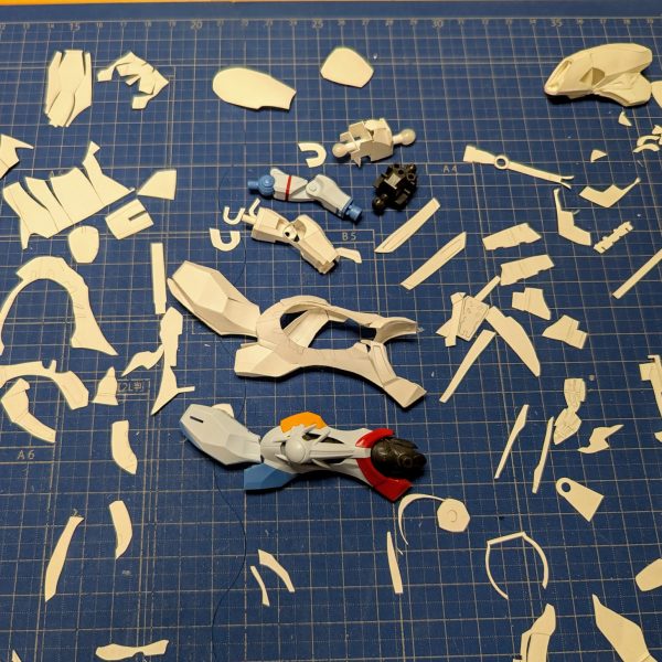 1/144ザクに続き今度は1/100ジークアクスを制作中です。　出来るかどうかわかりませんが地道に楽しんで制作しています。(zaku-kao4)（1枚目）