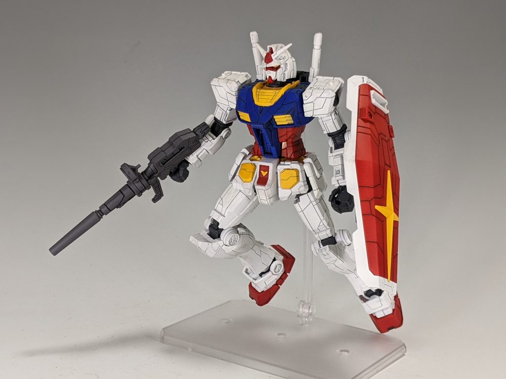 若干アクション。シールドは表も裏もスミ入れが楽しいパーツでしたね。