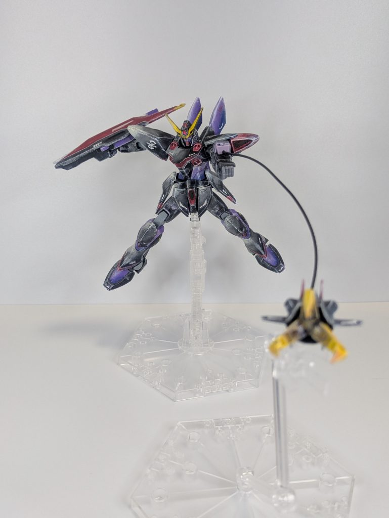 SEEDの世界でこの種のワイヤー武器が上手く当たるのを見たことがありません。ワイヤー武器と言えばティターンズのヤザンですよね。「ウミヘビ」や「クモの巣」で何機沈めたか分かりません。キラやアスランにも教えて欲しいくらいです。