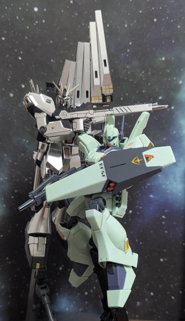 最後は大尉のνガンダムとツーショット。ロンド・ベル隊のツートップ。あとはリ・ガズィだな…🤔最後までご覧くださり、ありがとうございます。