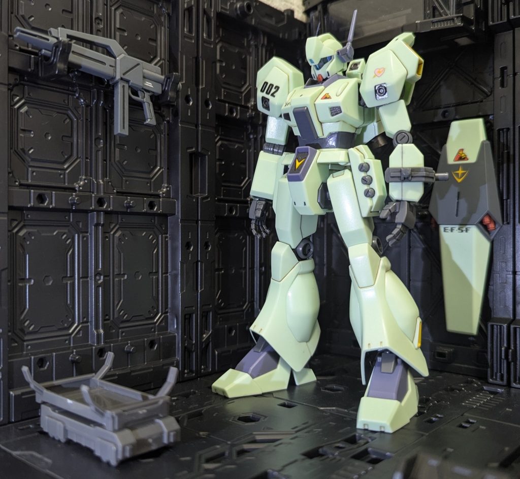 本機は劇中において、高い能力がある(ハズ)なのにあまり活躍の場の無かったケーラ・スゥの搭乗機としてみました。パーソナルマークが見つからないので、別のマークの組み合わせでそれっぽく再現しました。