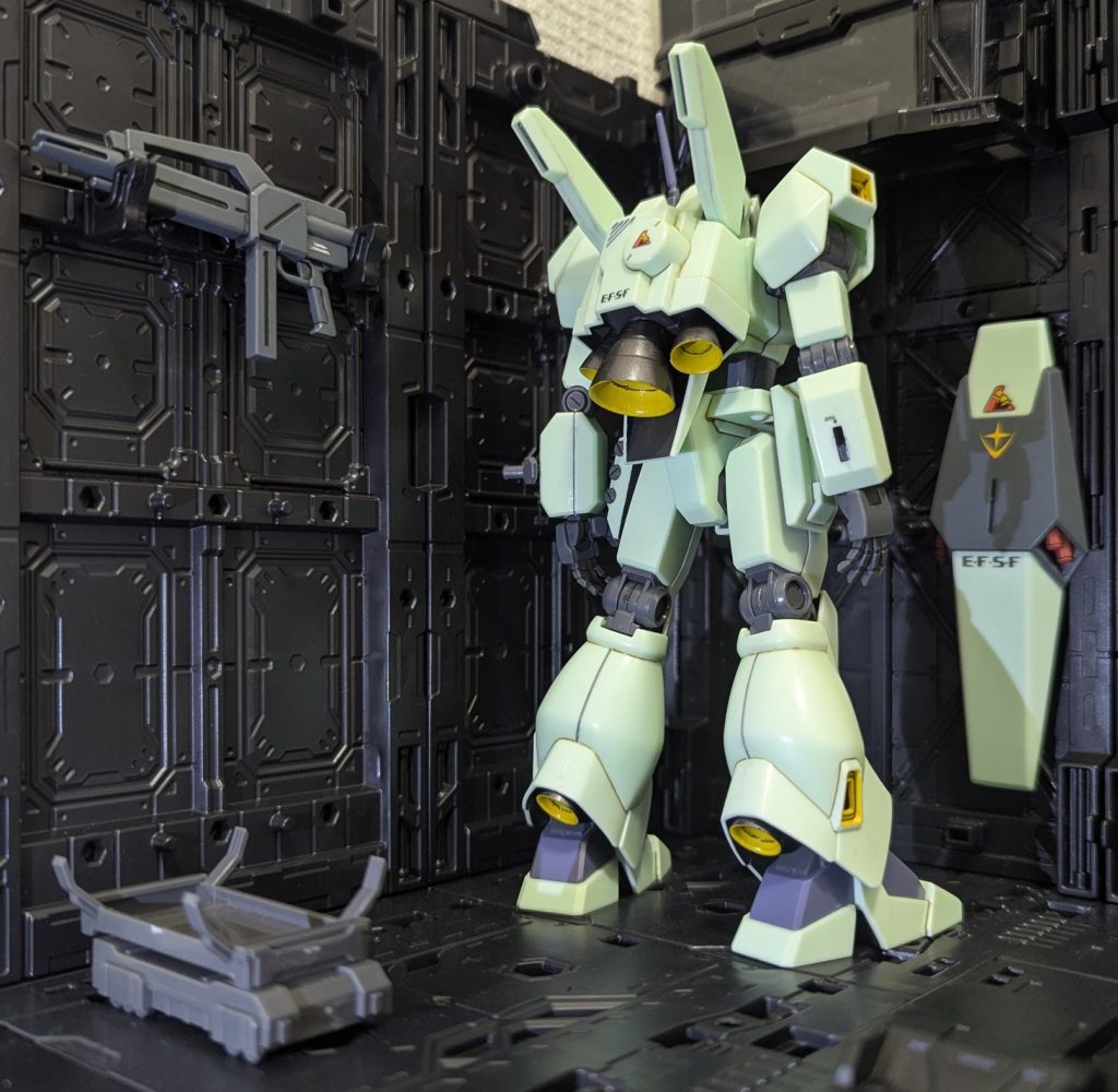 作品は成型色を活かして部分加工・部分塗装で仕上げています。