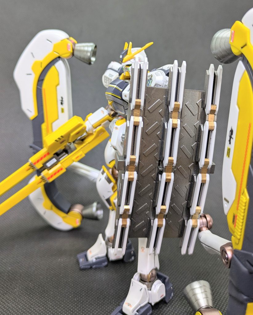 サイドショット左✨️ブレードシールドはこの鉄板の模様みたいなのも塗り分けだったり…ムリっす😭