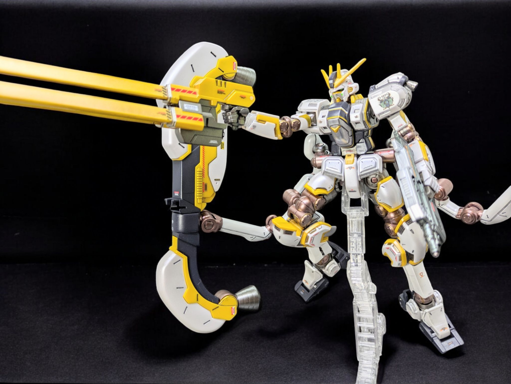 ここからは少々ポージングを👍️まずはレールガンを構えて✨️