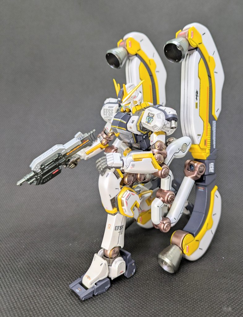 アトラスと言えばこの膝立ちポーズでしょうか✨️でもこれ、スネ部を延長した影響で右膝着いてません(笑)