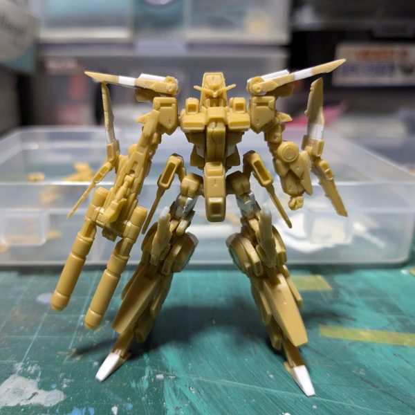 ガンダムアーティファクトのZZです。色々延長したので一旦組み立て。延長した盾と肩が干渉しなくて良かったｗ後、ダブルビームライフルを大型＆延長。元の銃身はそのままビームサーベルに。次はもやもやする二の腕の改造かな？（1枚目）
