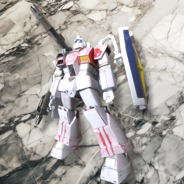 どうも！こんにちは〜っ！G太郎デス♫今回はシイコスガイさんの乾燥の待ち時間で？旧キットGMキャノンを進めて行きます。①②　今回の施工後画像　フロント　バックとなります😁ザックリのポン付け加工はサンボル版バックパックをキャノン砲に干渉する部分を切り欠いて　現物合わせで追加してイマス😁 キャノン砲の基部を部分的にカットして「 鉄／ニッケル　スペーサー　5ｘ20mm　８本入り」に変更しています。 胸周りと肩アーマーの塗装剥がしと面だし加工を行いマシタ。     Previous③　　手首のモールドを削って　ウェーブの丸パイプの輪切りに変更。④　　モールドを削り取り後画像。⑤　　施工後画像となります。※　ハンドパーツの可動軸に輪切りを通すだけなのでお手軽加工デス。⑥　　頭部のメインカメラ⇒下地塗装はガンダムマーカーのメッキシルバーを塗布。⑦　　上塗りにダイソーアイテム　アクリル絵の具　クリッターブルーをコーティングして乾燥待ちとなります😁（1枚目）